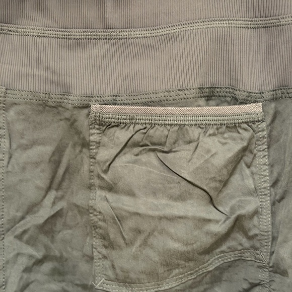 lululemon athletica Charcoal Ruched Capris - Picture 8 of 10